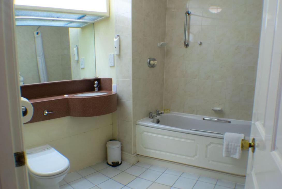 Tong Park Hotel Bagian luar foto