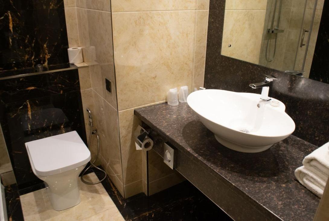 Tong Park Hotel Bagian luar foto